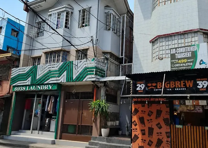 Transient Near Ayala And Washington Makati Hôtel capsule